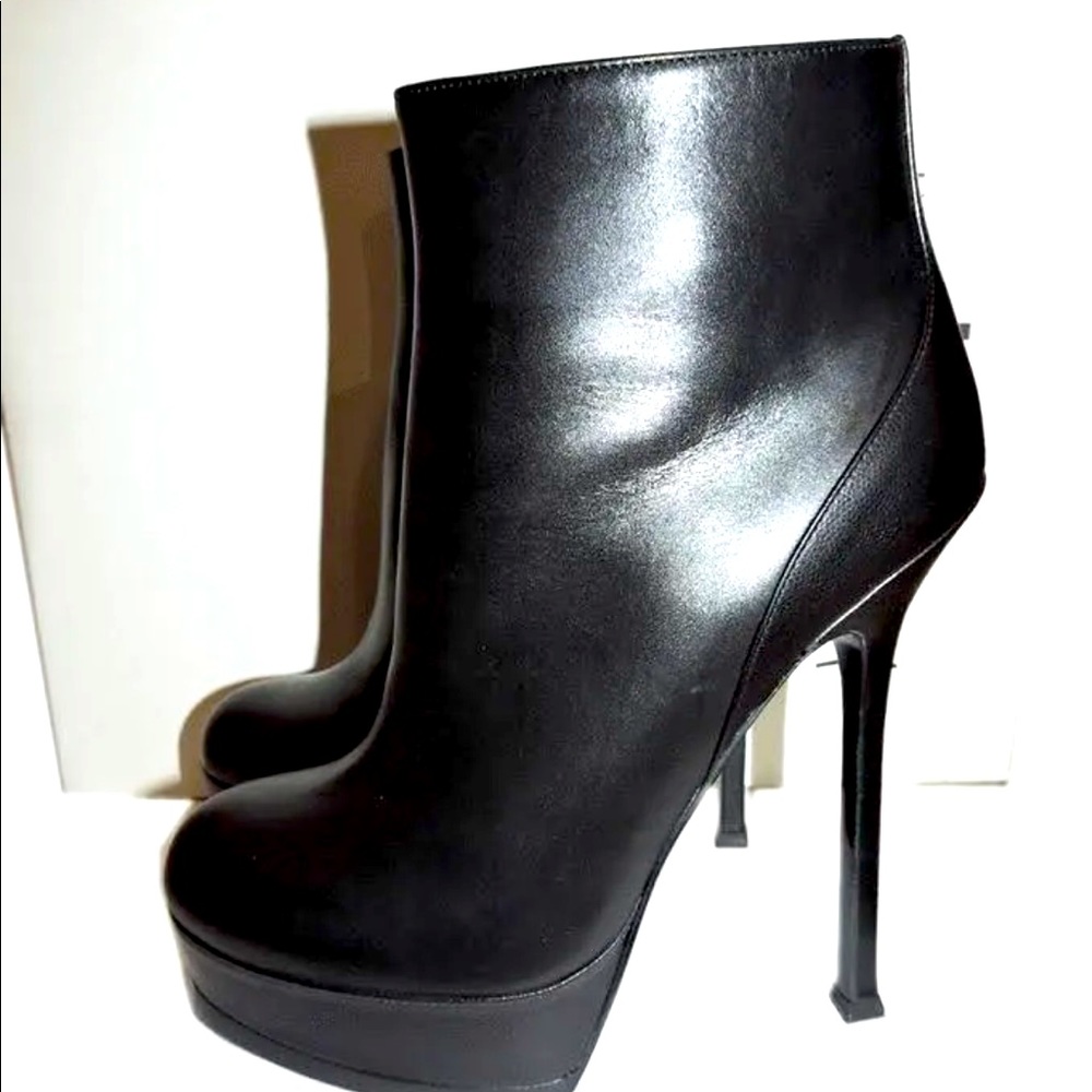 Saint Laurent Nero Black Leather Bootie